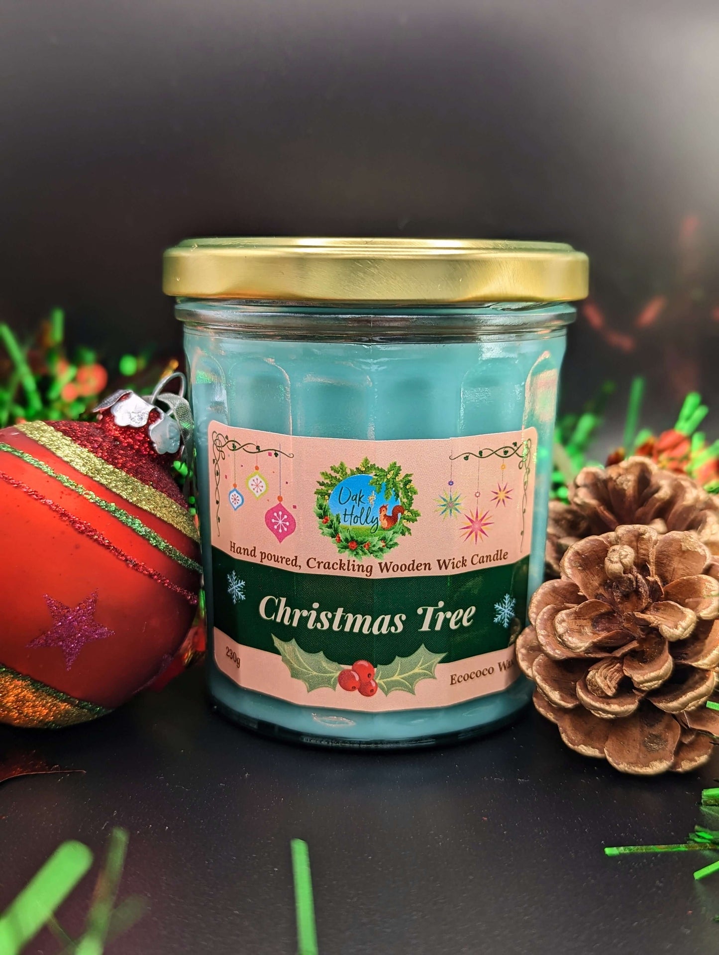 Christmas Tree scented candle with wooden wick - Oak and Holly