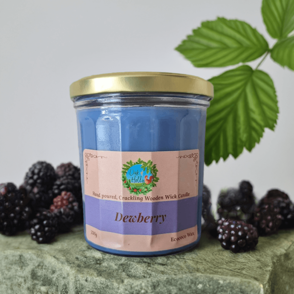 Dewberry scented candle with wooden wick - Oak and Holly