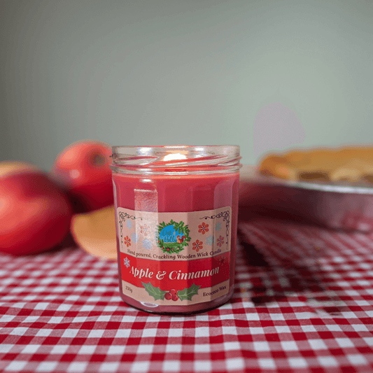 Apple and Cinnamon scented candle with wooden wick-Oak and Holly